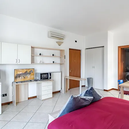Ospedale Borgo Roma Cozy Studio W/private Parking! Verona
